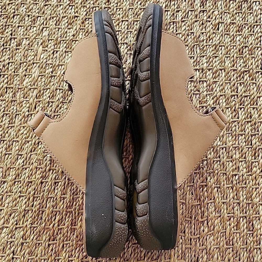 DEER STAGS baja taupe suede leather sandals. New in box. Size 10 - Picture 4 of 10